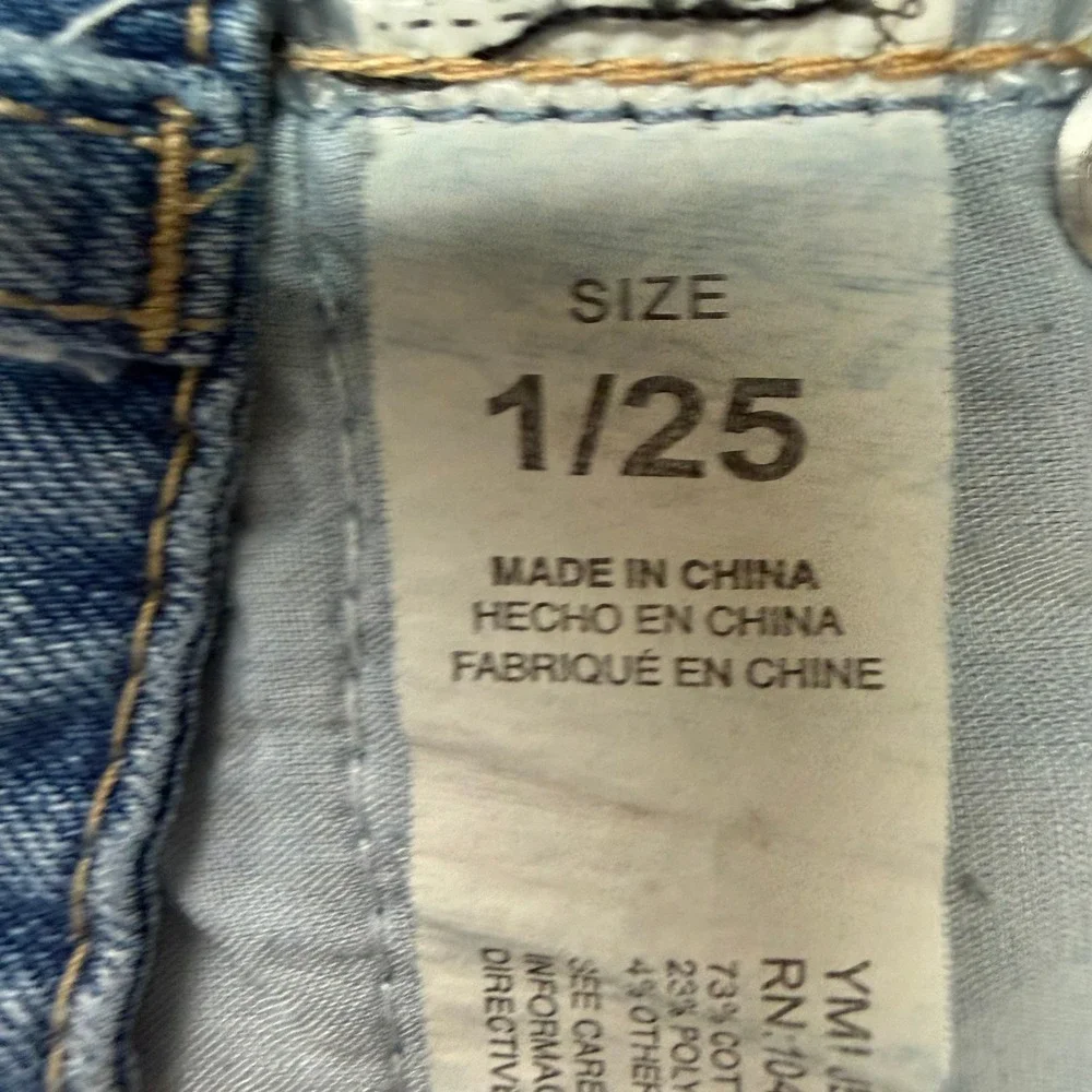 YMI Barrel Fit Jeans Womens 1/25 Light Blue Raw Hem Curved Leg Stretch FP92414
